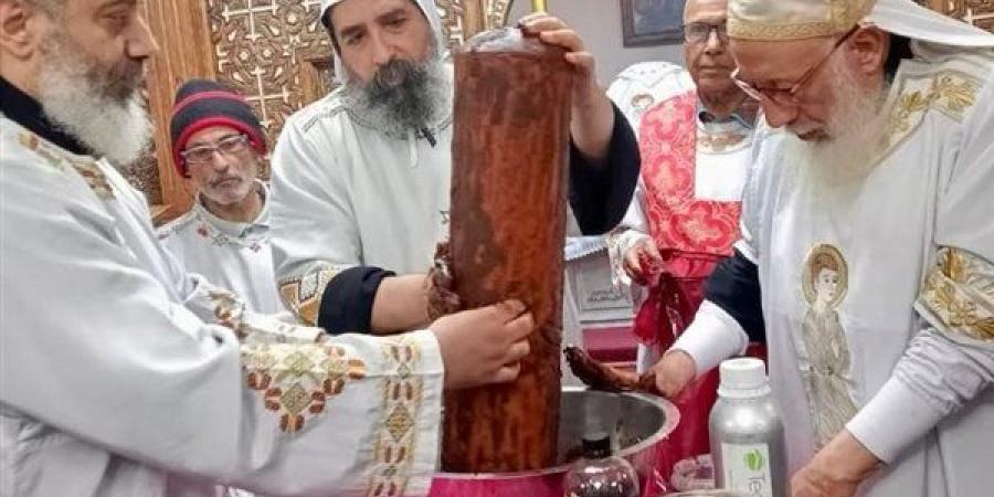 الأنبا أغناطيوس يدشن أيقونة للأنبا موسى الأسود ويطيب رفاته