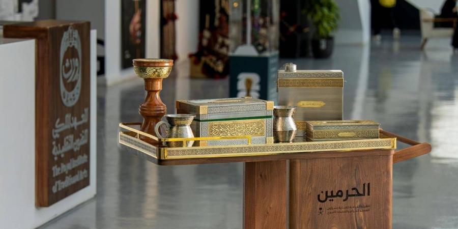 8 قطع تروي حكاية (ورث) في خدمة الكعبة المشرفة