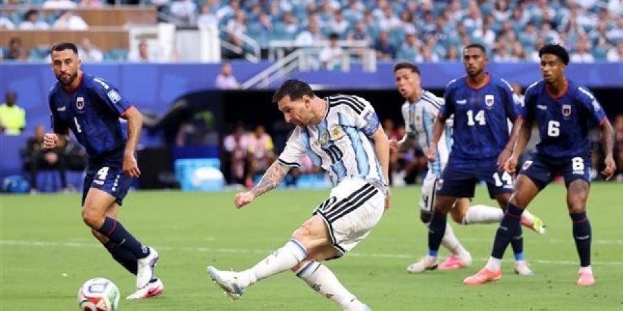 منافس مصر في كأس العالم، ميسي يتقدم بهدف الأرجنتين الأول أمام الرأس الأخضر