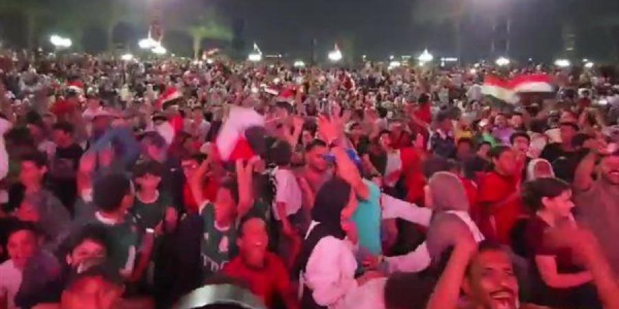 فرحة المصريين بتأهل منتخب مصر إلى دور الـ 16 بمركز شباب الجزيرة (فيديو)
