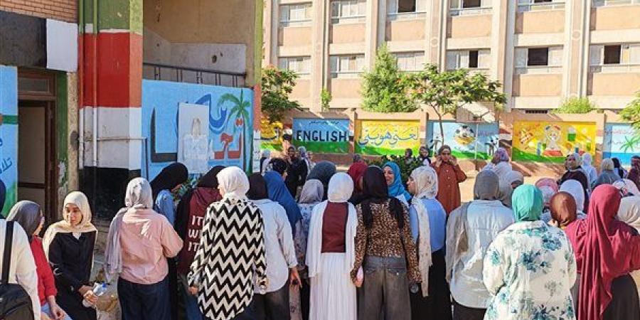 الموبايل والسماعات ممنوعة، إجراءات مشددة بلجان الثانوية العامة بالغربية قبل امتحان الإنجليزي (فيديو)