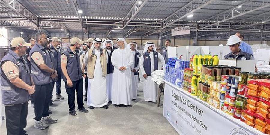 الأمين العام للهلال الأحمر الإماراتي يتفقد المركز اللوجستي بالعريش لمتابعة تجهيز المساعدات الإنسانية لغزة