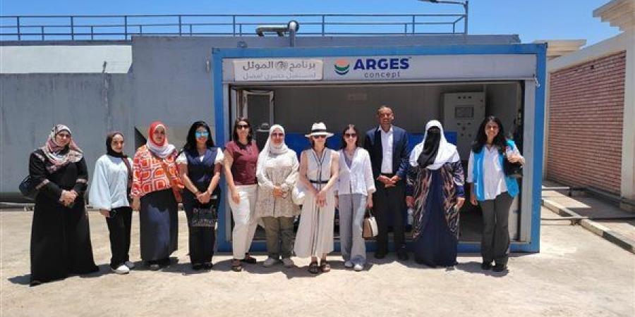 وفد الأمم المتحدة والتعاون الإسباني يتفقد محطة معالجة الصرف الصحي بقرية طبل في دمياط (صور)