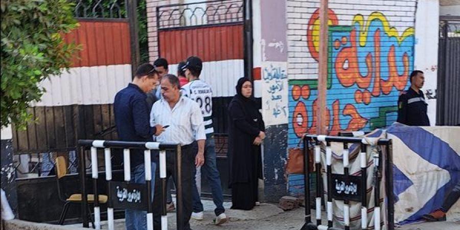 رعب الفيزياء والبحث عن قمة التاريخ، توافد طلاب الثانوية العامة على لجان الغربية (فيديو)
