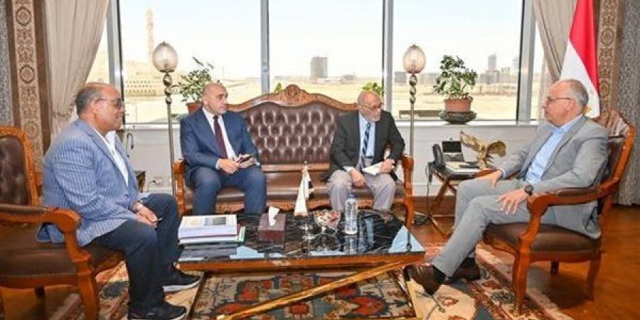 وزير الري يوجه بإعداد دليل استرشادي لتشغيل القناطر وإدارة الأزمات في حالة الطوارئ
