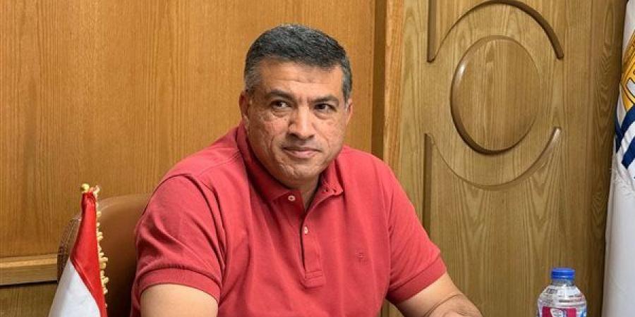 محافظ قنا يناقش الخطة الاستثمارية ويوجه بسرعة طرح المشروعات الخدمية