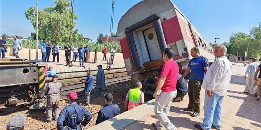وزير النقل يتفقد موقع حادث خروج عربات قطار عن القضبان بمحطة محلة روح بطنطا