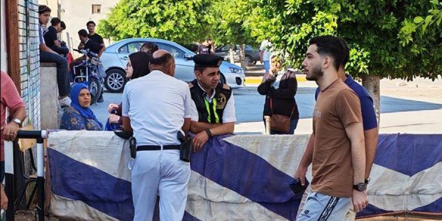 إجراءات مشددة وتفتيش صارم للطلاب أمام لجان الثانوية العامة بالغربية (فيديو)