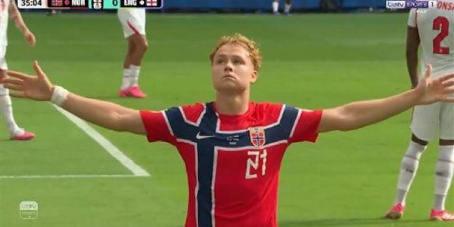 النرويج يتقدم علي إنجلترا بهدف بعد مرور 35 دقيقة في كأس العالم (فيديو)