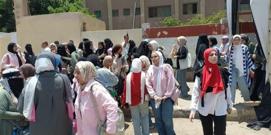 تعليم القليوبية تستبعد رئيس لجنة ثانوية عامة بطوخ وتكثف إجراءات مكافحة الغش