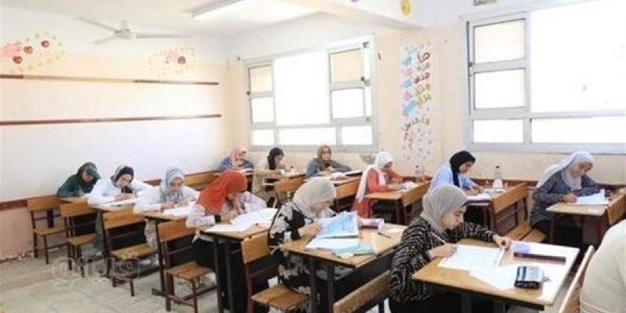 بدء امتحانات الأحياء وعلم النفس والرياضيات البحتة لطلاب الثانوية العامة 2026