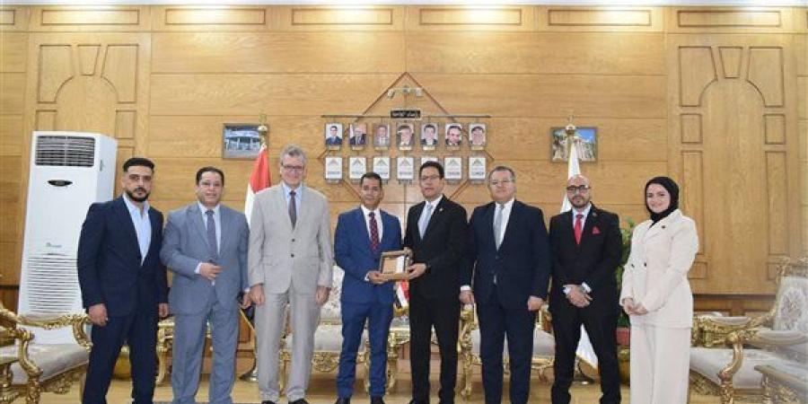 رئيس جامعة بنها يستقبل وفد الهيئة العامة للاعتماد والرقابة الصحية