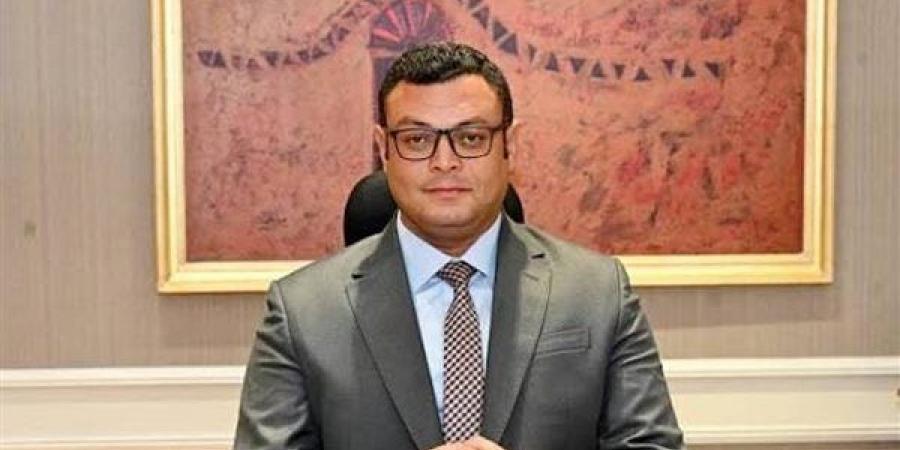 سر إزالة صورة شريف الشربيني من ممر الوزراء السابقين في وزارة الإسكان