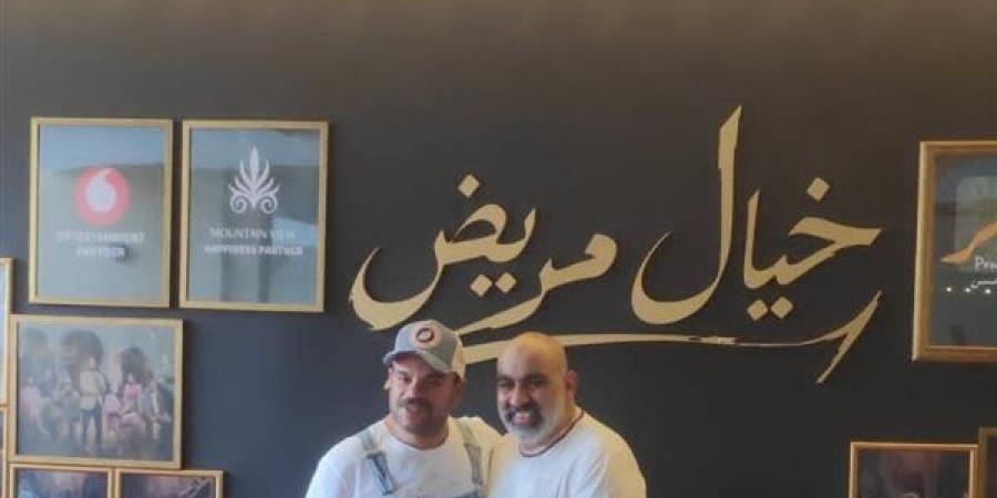 الصور الأولى من العرض الخاص لمسرحية خيال مريض