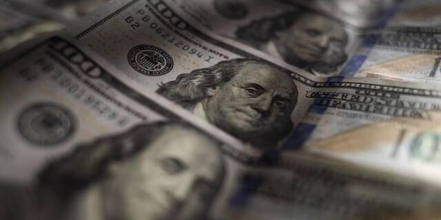 الدولار يتراجع بعد تباطؤ التضخم الأمريكي وتعزز توقعات خفض الفائدة