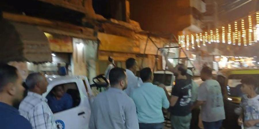 حملات ليلية لرفع الإشغالات وضبط المحال غير المرخصة في ميت غمر بالدقهلية (صور)