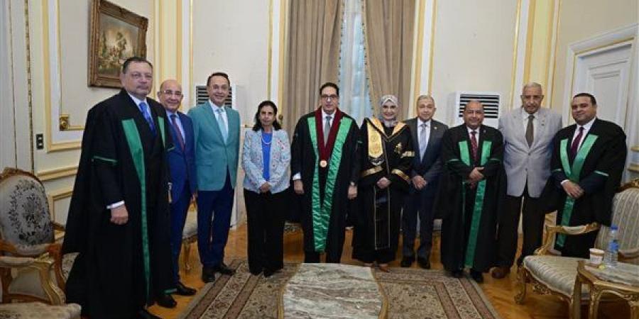 جامعة القاهرة تحتفي بمئوية كلية العلوم ورئيس الجامعة يدشن الكتاب التذكاري والموقع الإلكتروني (صور)
