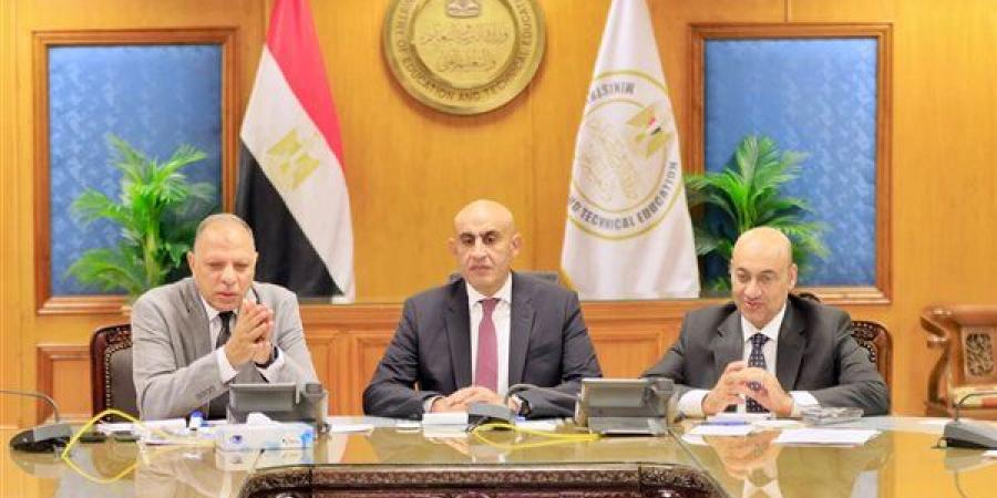 وزير التعليم يتابع من غرفة العمليات المركزية انتظام سير آخر أيام امتحانات الثانوية العامة