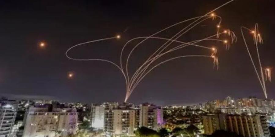 التلفزيون الإيراني: استهداف جسرين في مدينة بندر خمیر بمحافظة هرمزغان