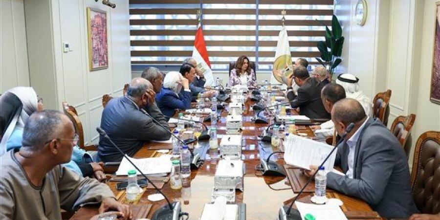 وزيرة التنمية المحلية والبيئة تستقبل عددا من أعضاء مجلسي النواب والشيوخ لمتابعة الملفات الخدمية بالمحافظات