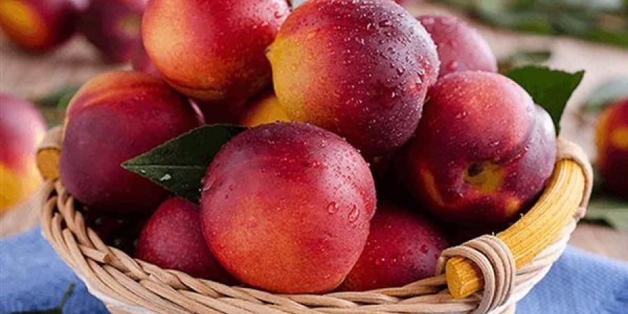 تفسير حلم أكل الخوخ في المنام وعلاقته بمواجهة تحديات وصعوبات