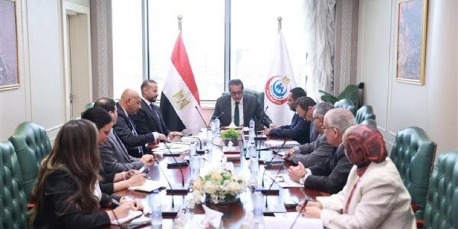 وزير الصحة يناقش تطوير مستشفى الفيوم العام وتعزيز المبادرات الرئاسية بالمحافظة