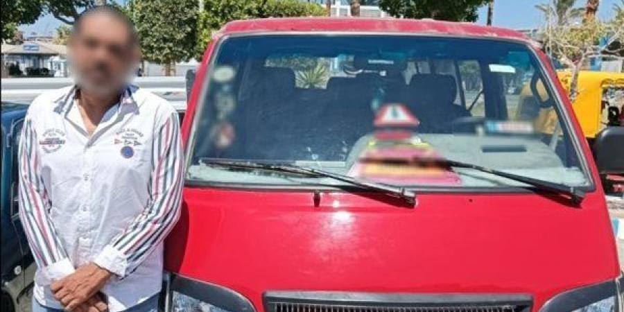 خلاف على أولوية المرور ينتهي بضبط سائق ميكروباص والتحفظ على سيارته في الإسكندرية
