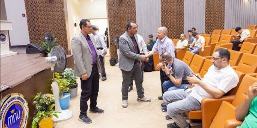 رئيس جامعة المنصورة الأهلية يتفقد أعمال استقبال الطلاب المرشحين للقبول من حملة الشهادات العربية والأجنبية