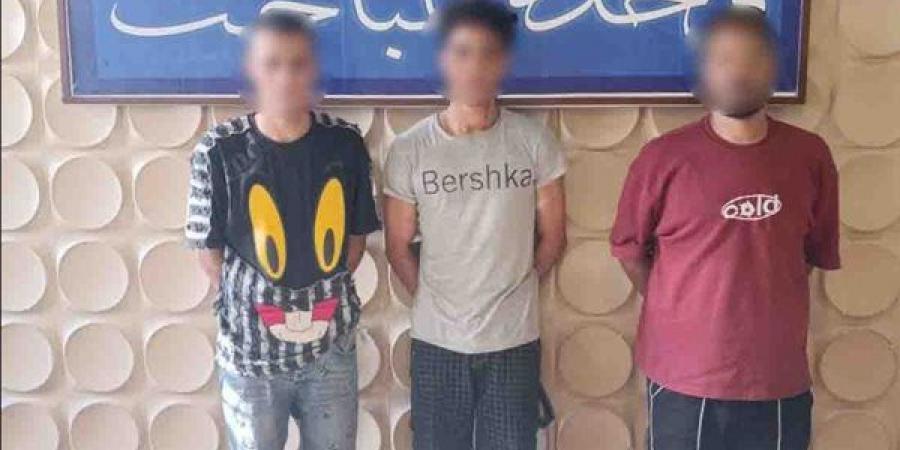 مشاجرة بالعصي أمام نادٍ في بدر، وفيديو يكشف تفاصيل الواقعة
