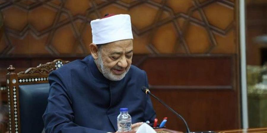 حقيقة فيديو شيخ الأزهر المروج لعلاج المفاصل، شومان: مولد بالذكاء الاصطناعي