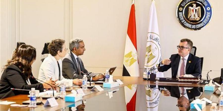 وزير التخطيط: قطاع الكهرباء يمثل نموذجًا ناجحًا للتعاون المؤسسي والشراكات التمويلية المبتكرة