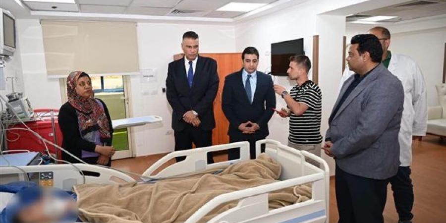 حادث طريق رأس سدر، محافظ جنوب سيناء يطمئن على حالة مصابتين بمستشفى شرم الشيخ 