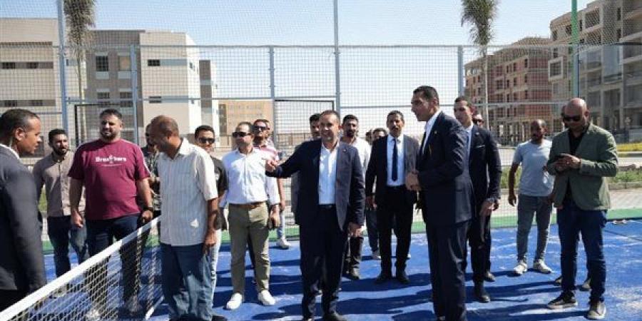 جوهر نبيل يتفقد المنشآت الرياضية بمنطقة الإسكان بالعلمين الجديدة