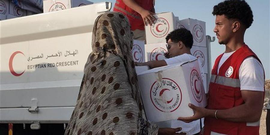 على مدار يومين، قافلة من الهلال الأحمر لتقديم مساعدات إنسانية لأهالي شلاتين