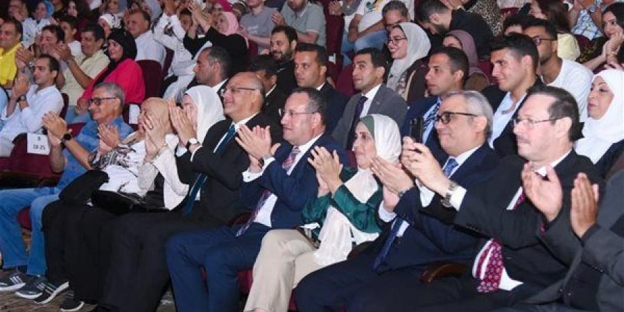 قنصوة ومحافظ الإسكندرية يشهدان انطلاق الموسم الصيفي للمسرح