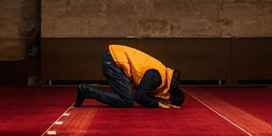 ما حكم قضاء الصلاة المتروكة عمدا وما صحة حديث"الأربع ركعات"؟ الإفتاء تجيب