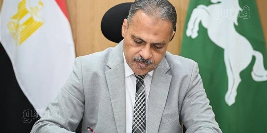 محافظ الشرقية: الانتهاء من استخراج 7 آلاف رخصة محال عامة و1798 تصريحًا مؤقتا
