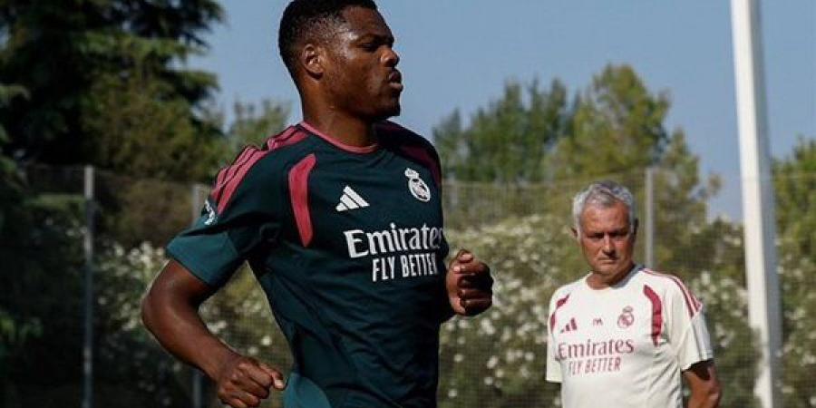 أول تعليق لـ دمفريس بعد الانضمام لريال مدريد