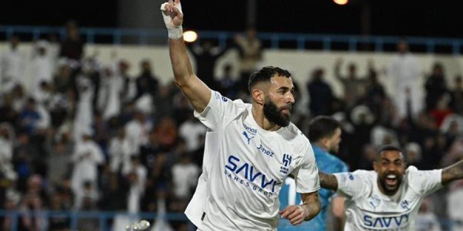 بنزيما يقود التشكيل المتوقع للهلال السعودي أمام الأهلي القطري