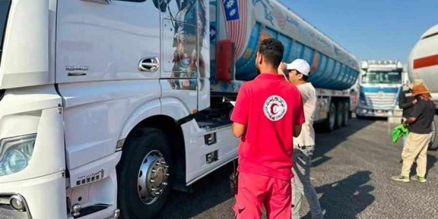 «زاد العزة 248»، الهلال الأحمر يدفع بقافلة مساعدات جديدة تحمل آلاف الأطنان إلى غزة
