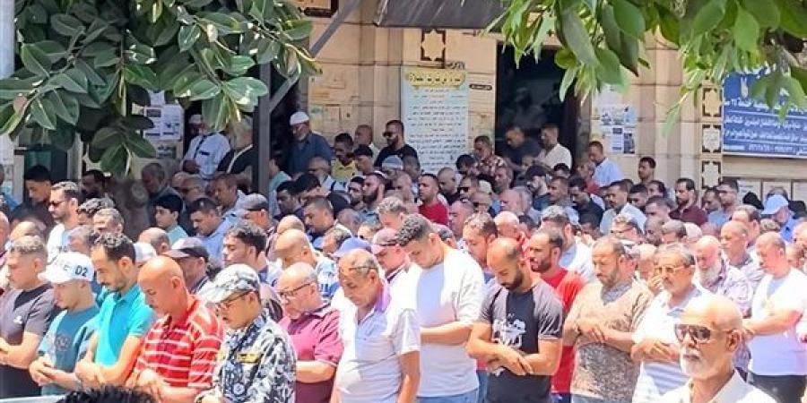 تشييع جثمان شاب قتل على يد جاره بالإسكندرية