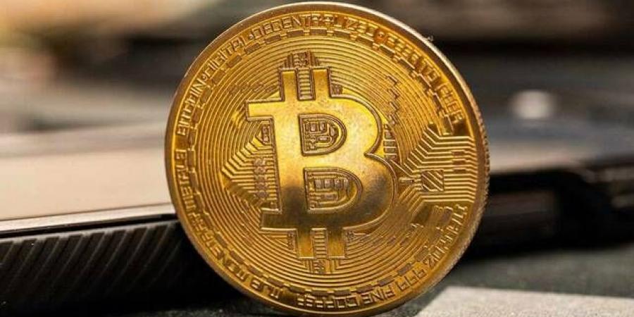 بيتكوين تتعافى أعلى 63 ألف دولار رغم اختراق "كولد كارد"