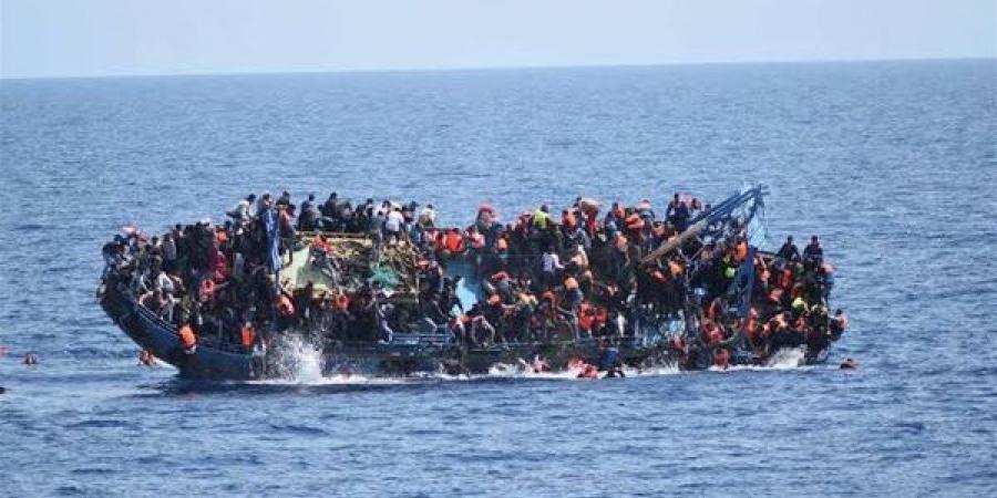 واحد لقيوه والتاني رموا جثته في البحر، مصريان ضمن ضحايا غرق مركب للمهاجرين في طبرق الليبية