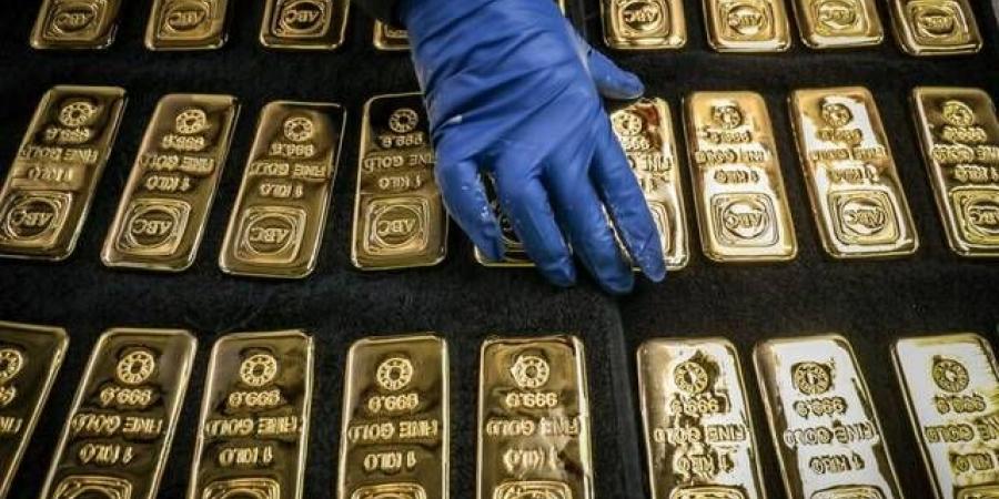 مشتريات صينية تدعم استقرار الذهب فوق 4000 دولار
