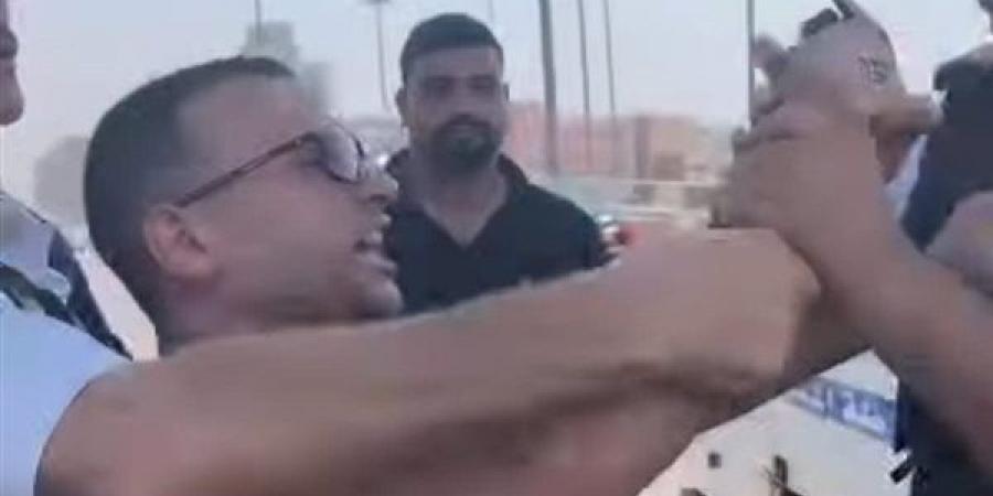 الداخلية تفحص واقعة مشادة بين رجال مرور وسائق ملاكي حول سحب رخصته (صور)
