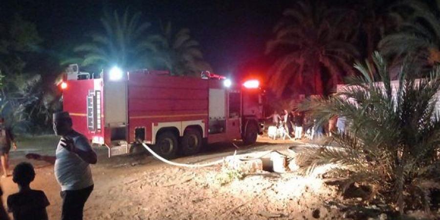على مساحة 1.5 فدان، السيطرة على حريق بمنطقة أرض المعلمين في الخارجة (صور)