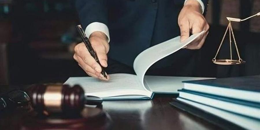 بعد مصرع شخص وإصابة آخر، النيابة تعاين موقع تصادم دراجة وسيارة ملاكي