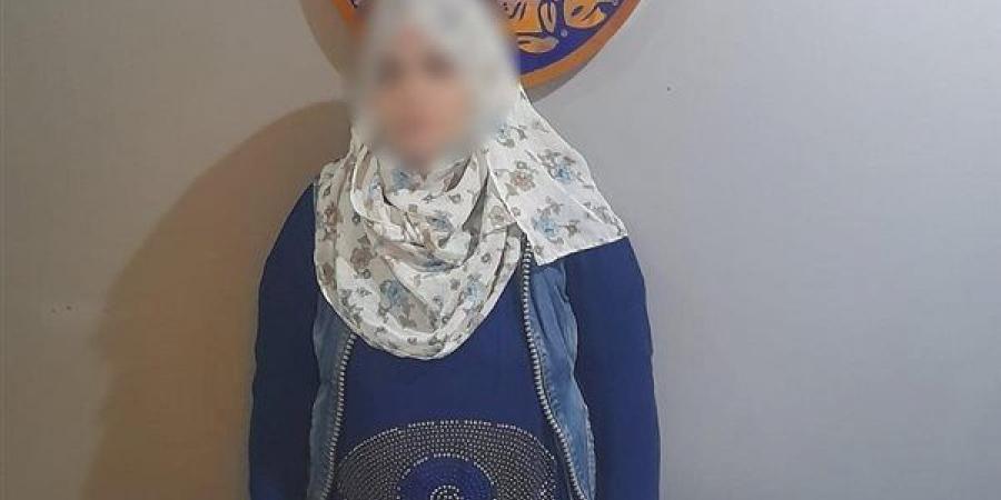 بداخلها أموال وعبوة لبن أطفال، ضبط سيدة سرقت حقيبة ربة منزل بالإسكندرية