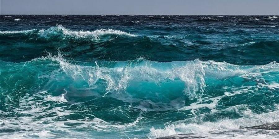 تحذير من الأمواج المرتفعة على 5 شواطئ غدا