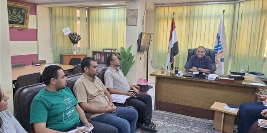 وكيل صحة قنا يعقد اجتماعا مع مسؤولي الطب العلاجي ومديري المستشفيات لمتابعة انتظام الخدمات (صور)